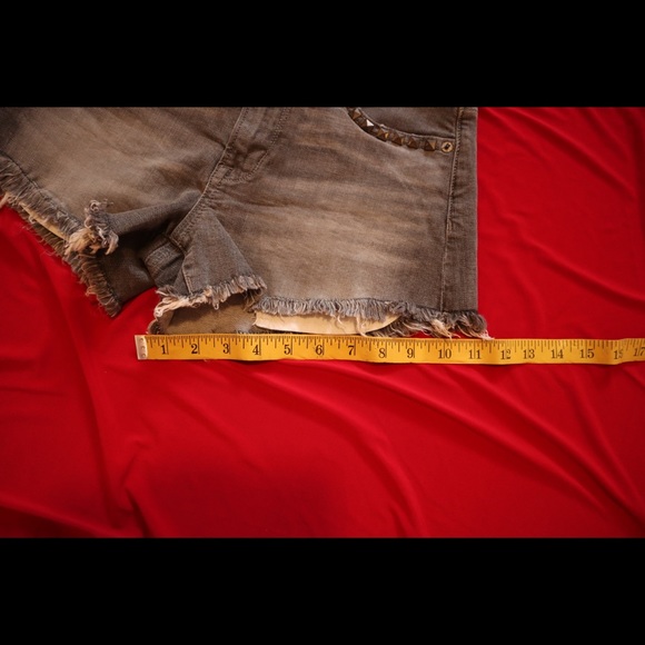 ✨American Eagle Studded Shorts - Picture 6 of 6